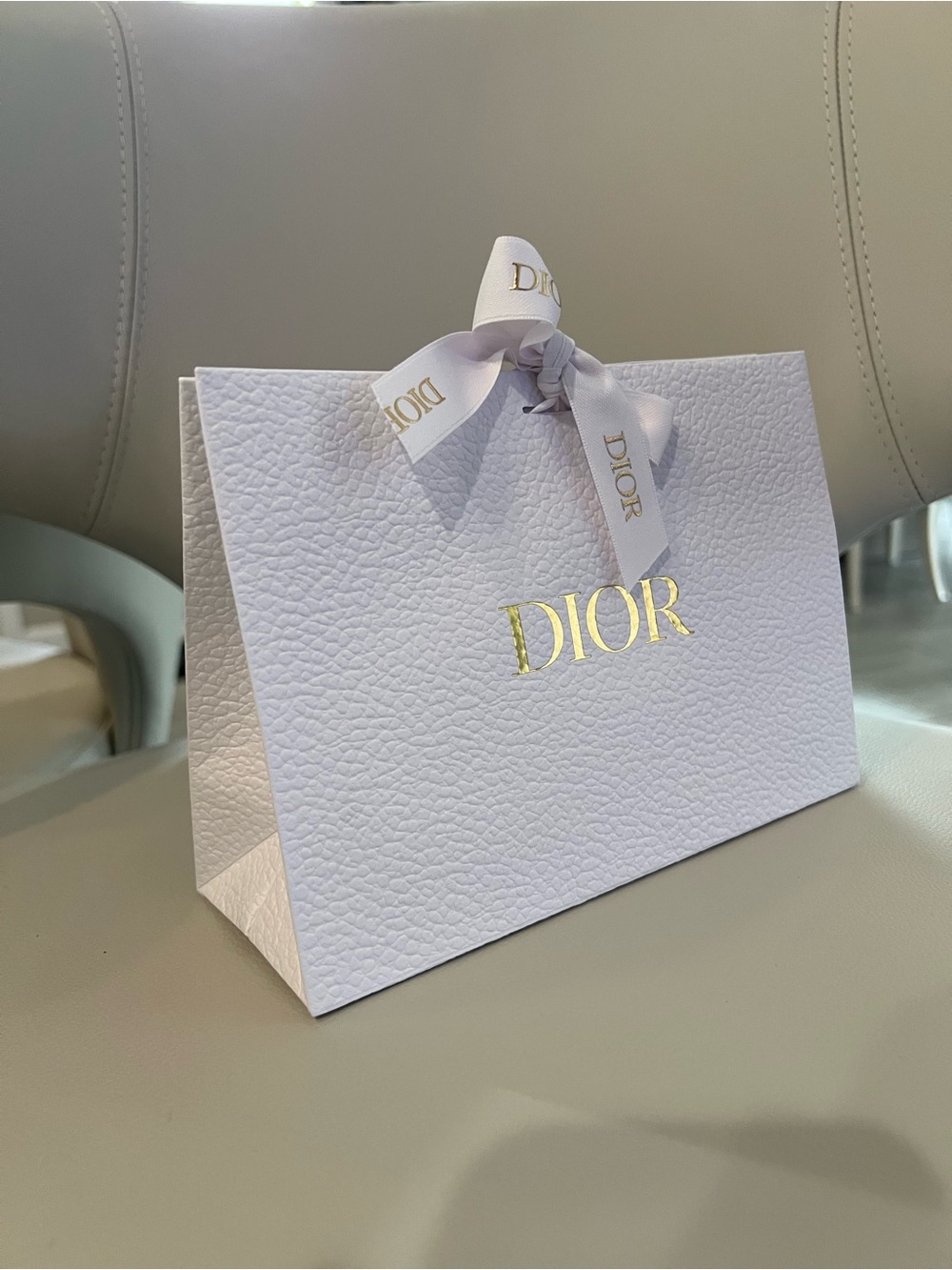 NEW DIOR White Pebble Textured Gift Bag, Confetti DIOR Ribbon Gold Text 8x5.5x3”
